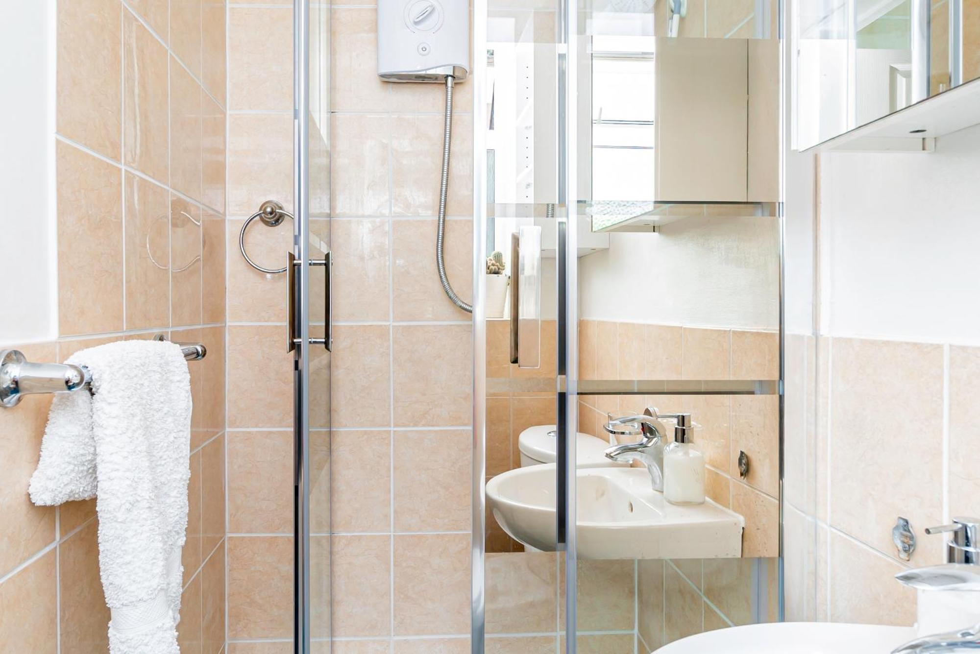 Earley Luxury Ensuite Room With Private Entrance Ридинг Экстерьер фото