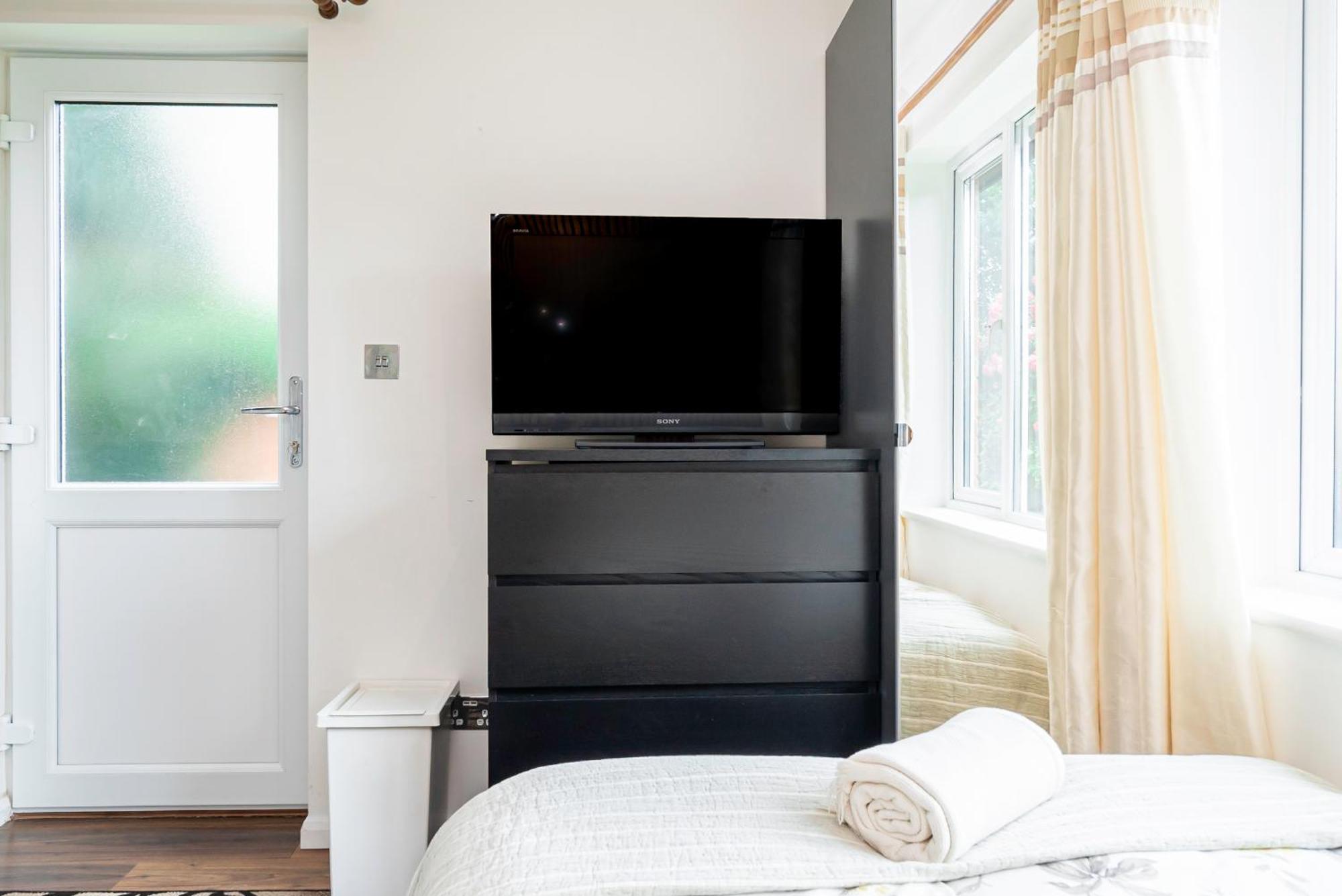 Earley Luxury Ensuite Room With Private Entrance Ридинг Экстерьер фото