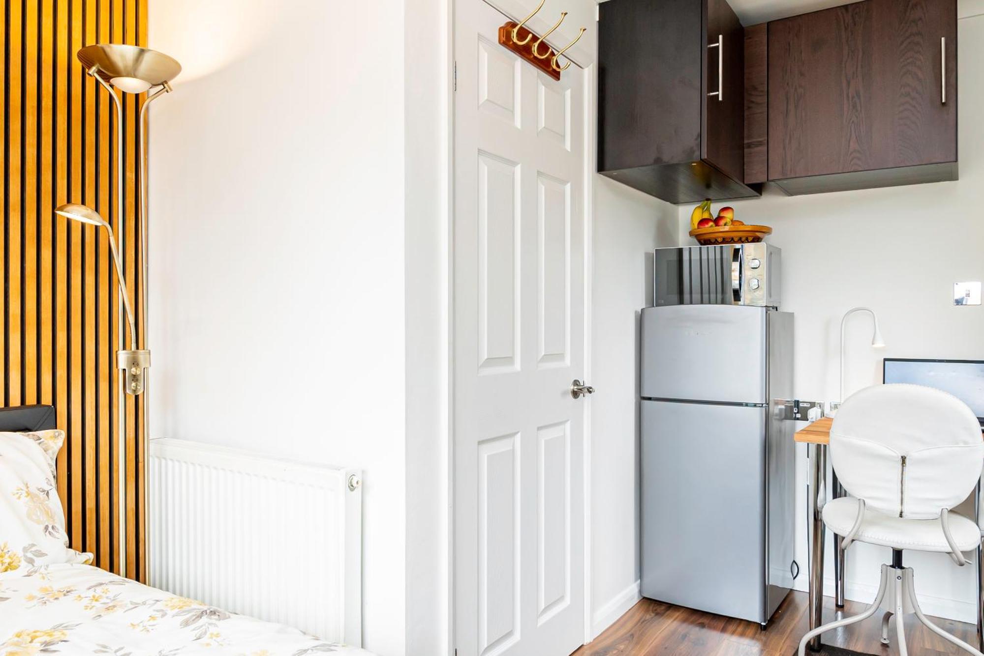 Earley Luxury Ensuite Room With Private Entrance Ридинг Экстерьер фото